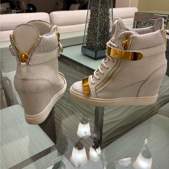 Authentic Giuseppe Zanotti Lorenz 75 TR Donna Gold and Cream High-Top Sneakers - Picture 6 of 17